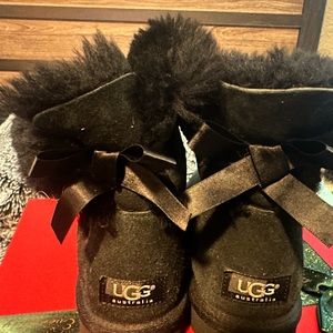 Ugg mini bow boots